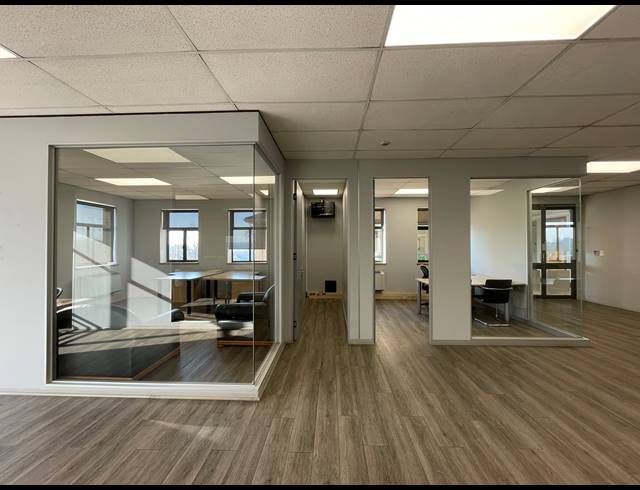160M² OFFICE TO LET IN LYME PARK